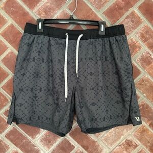 Vuori Mens Lined Trail Shorts Performance 6" Inseam Size Large Gray Black